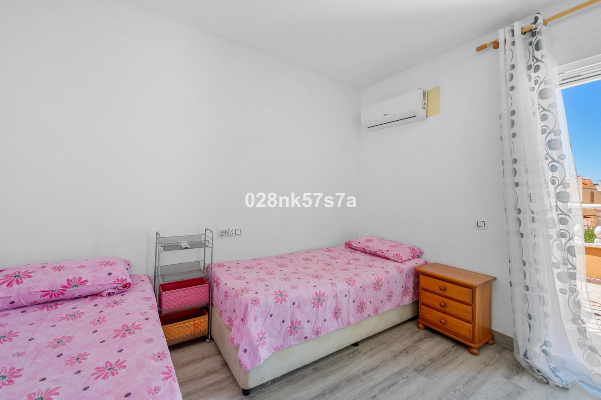 For sale - 3 Bedroom 2 Bathroom House - Townhouse in La Zenia - La Zenia  - Alicante