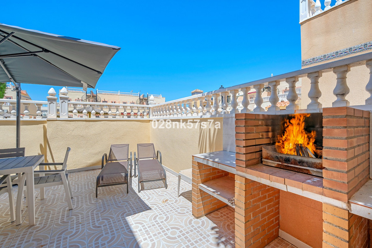 For sale - 3 Bedroom 2 Bathroom House - Townhouse in La Zenia - La Zenia  - Alicante