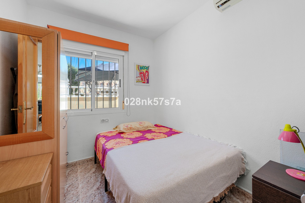 For sale - 3 Bedroom 2 Bathroom House - Townhouse in La Zenia - La Zenia  - Alicante