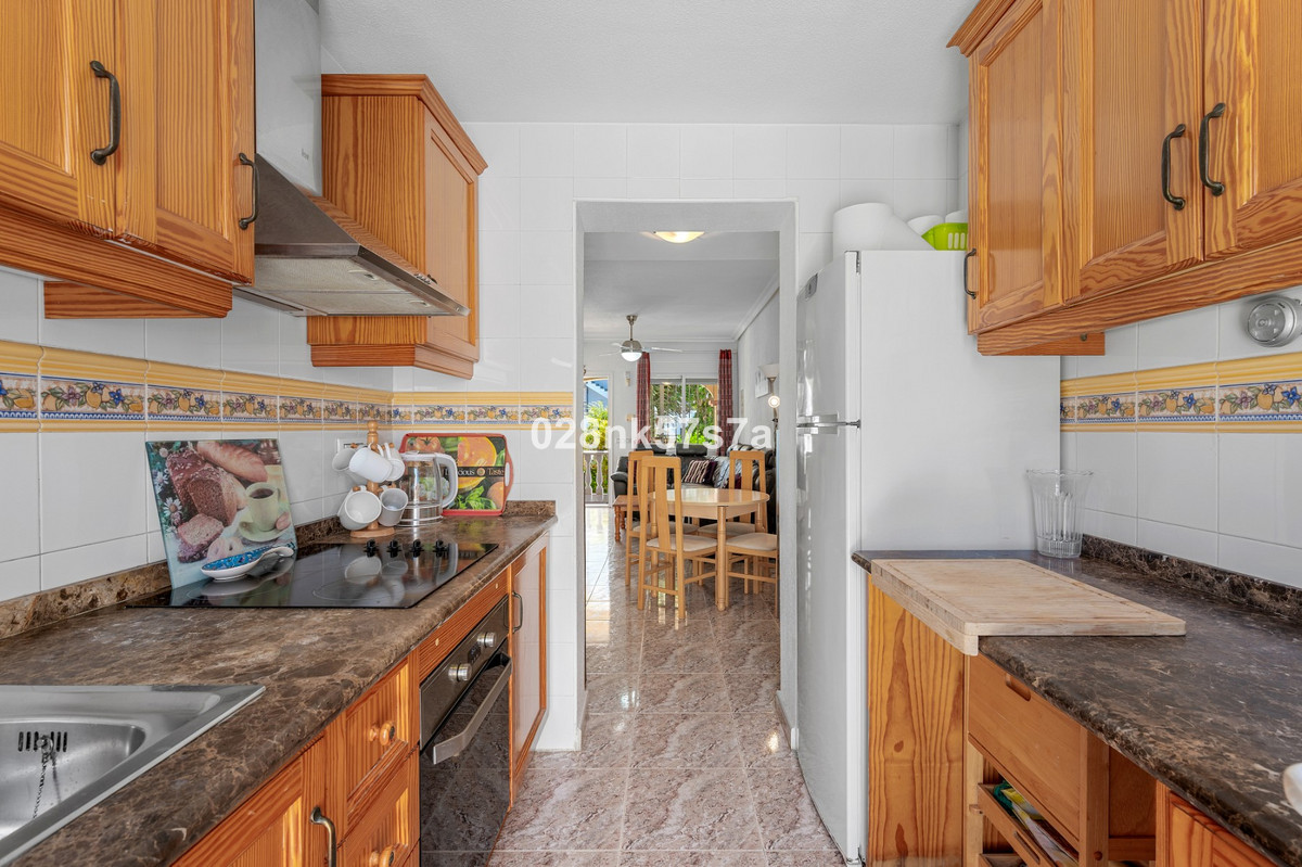 For sale - 3 Bedroom 2 Bathroom House - Townhouse in La Zenia - La Zenia  - Alicante