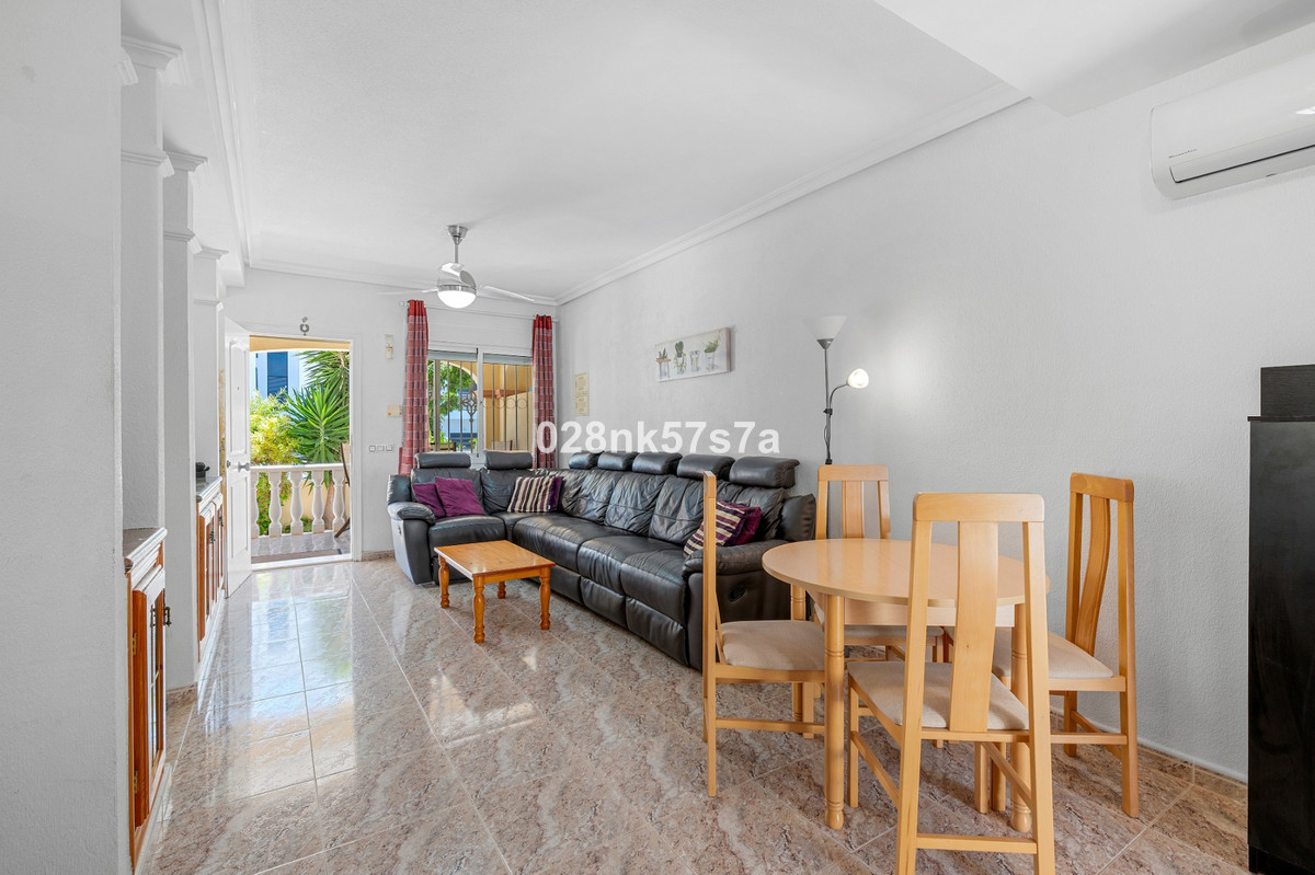 For sale - 3 Bedroom 2 Bathroom House - Townhouse in La Zenia - La Zenia  - Alicante