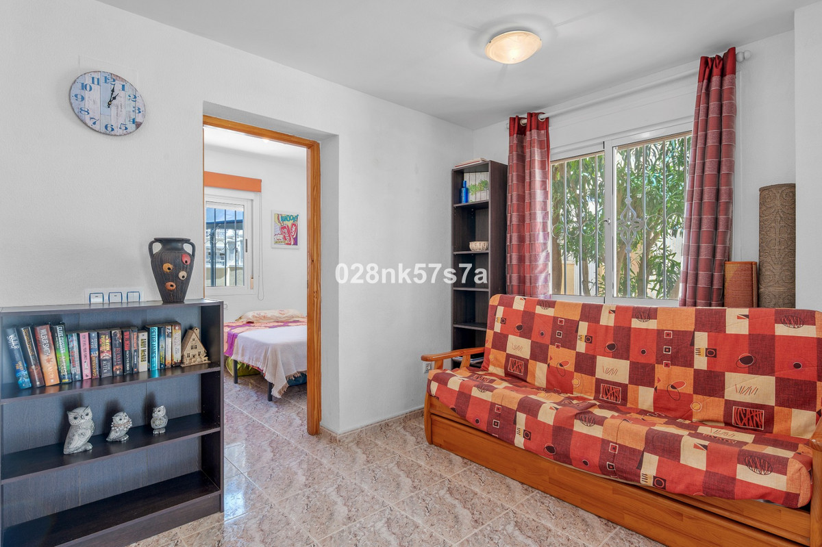 For sale - 3 Bedroom 2 Bathroom House - Townhouse in La Zenia - La Zenia  - Alicante