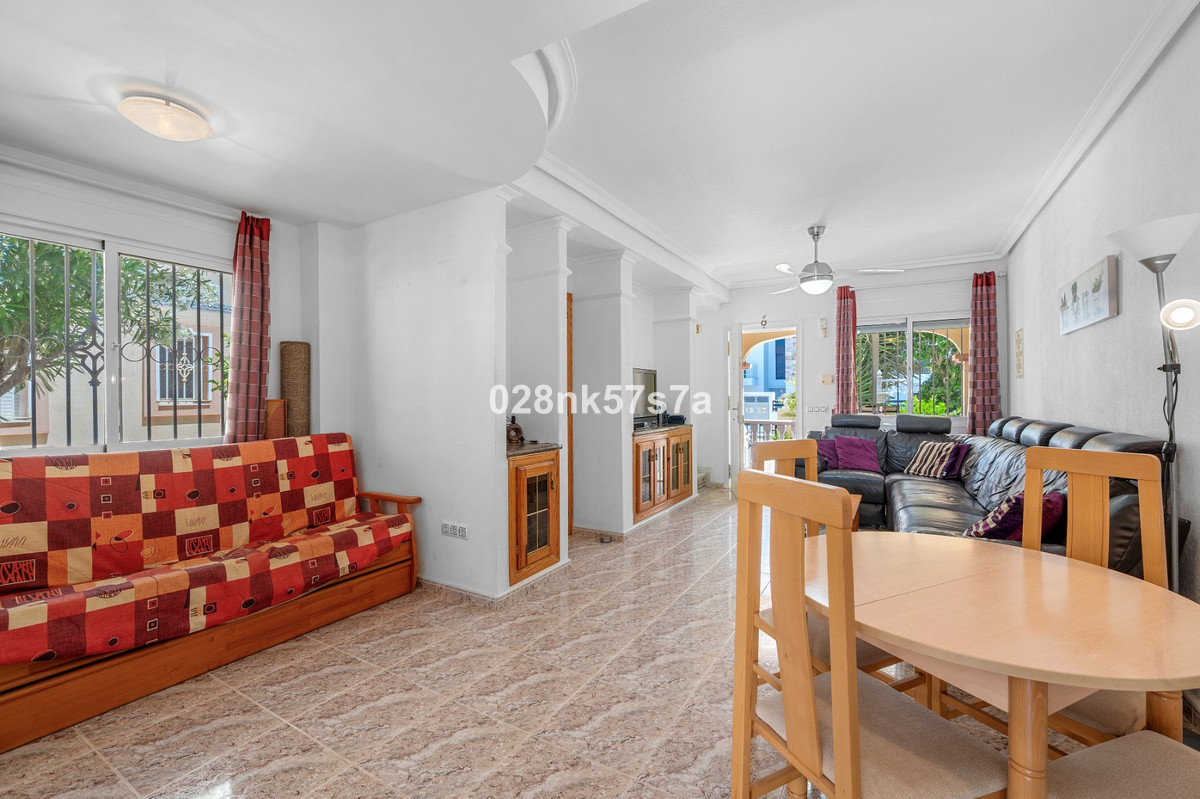 For sale - 3 Bedroom 2 Bathroom House - Townhouse in La Zenia - La Zenia  - Alicante