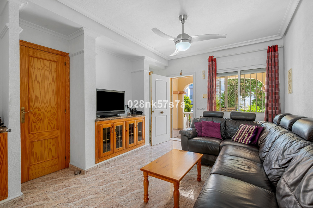 For sale - 3 Bedroom 2 Bathroom House - Townhouse in La Zenia - La Zenia  - Alicante