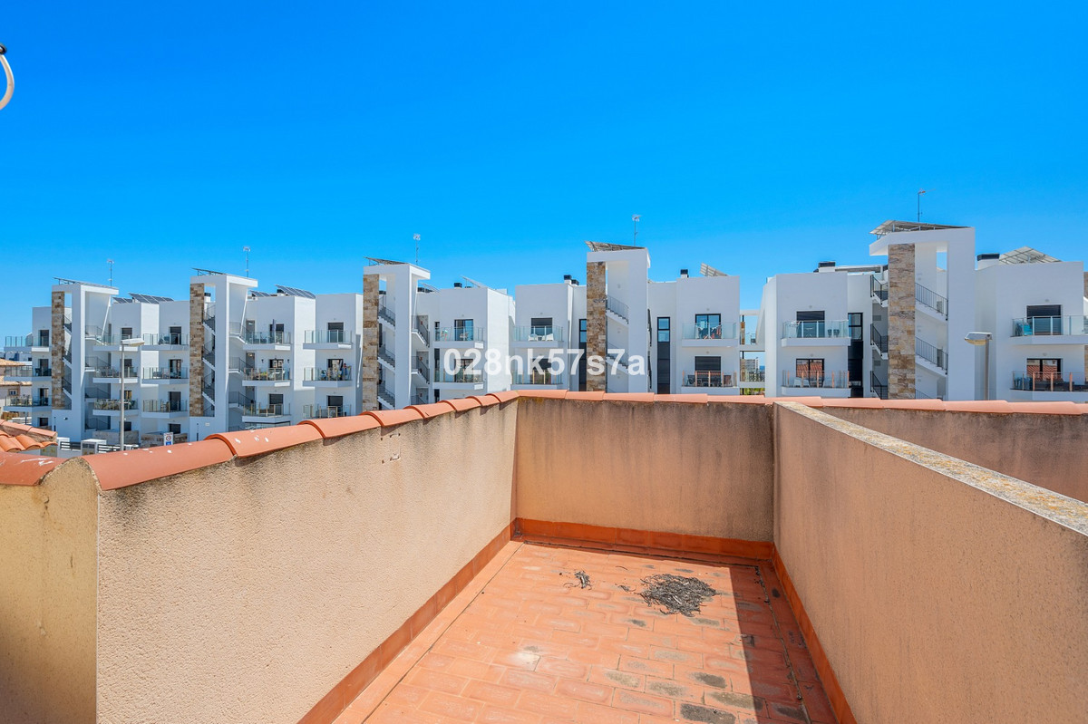 For sale - 3 Bedroom 2 Bathroom House - Townhouse in La Zenia - La Zenia  - Alicante