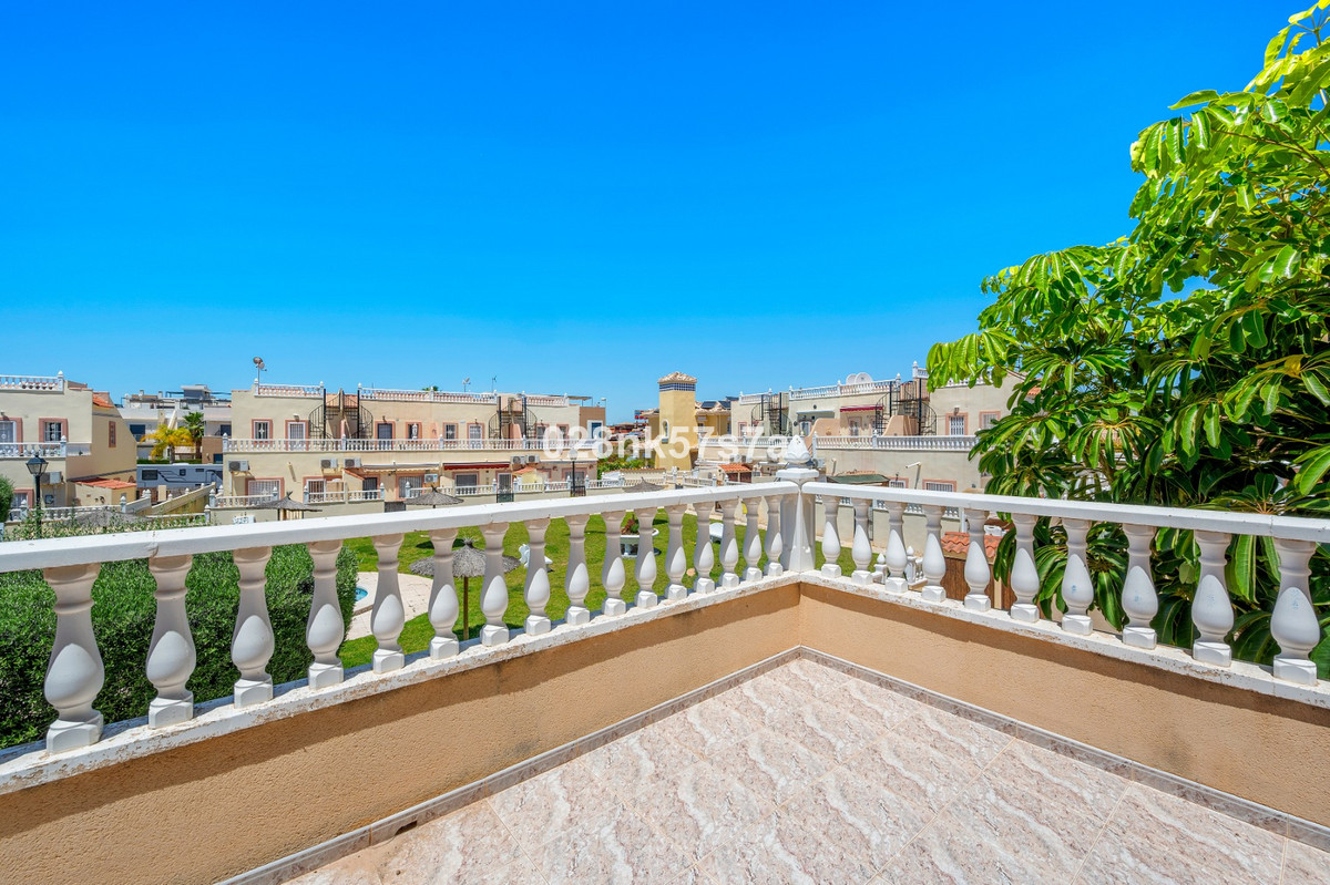 For sale - 3 Bedroom 2 Bathroom House - Townhouse in La Zenia - La Zenia  - Alicante