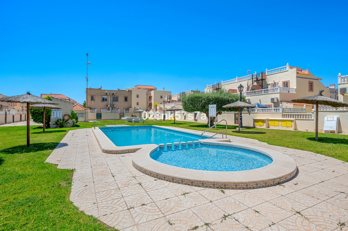 For sale - 3 Bedroom 2 Bathroom House - Townhouse in La Zenia - La Zenia  - Alicante