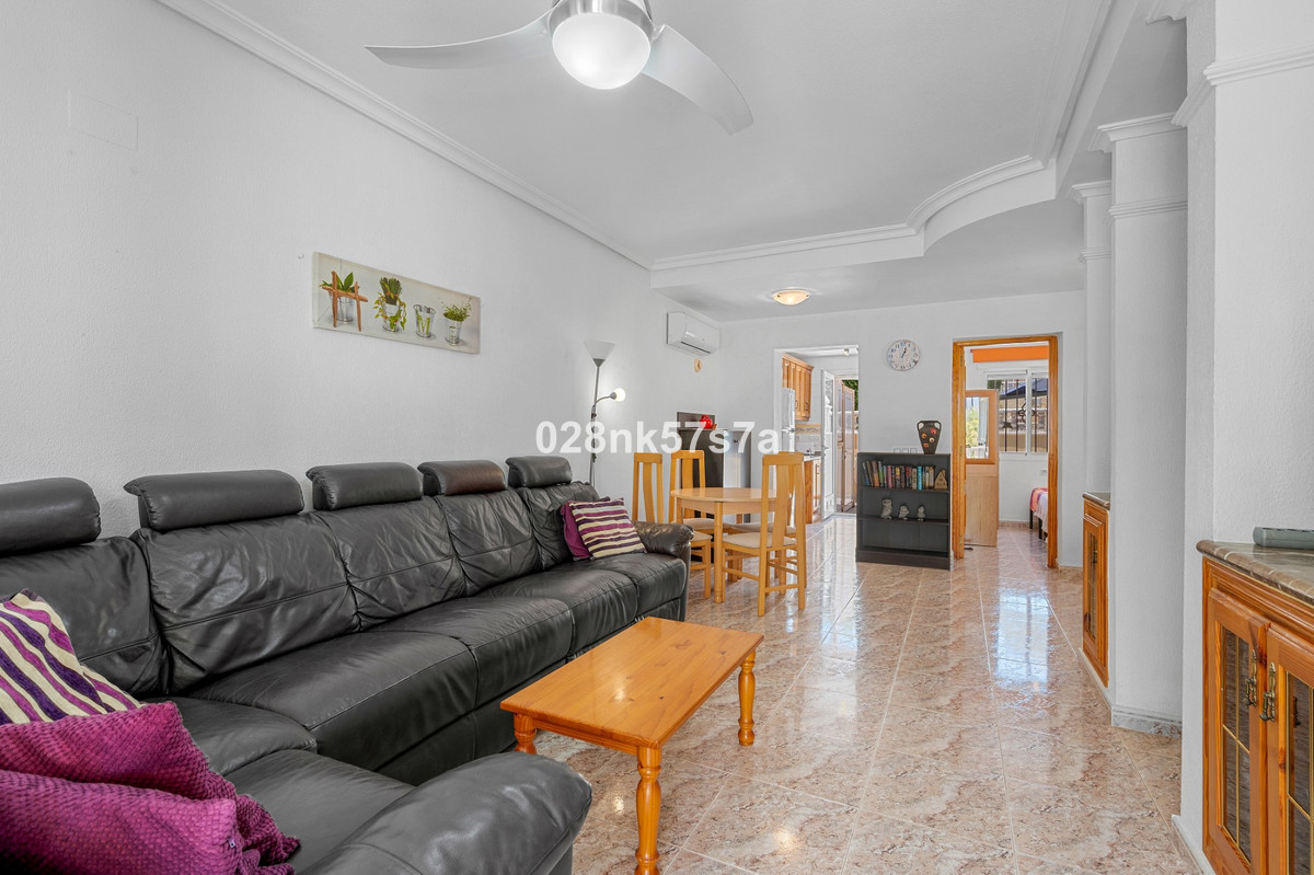 For sale - 3 Bedroom 2 Bathroom House - Townhouse in La Zenia - La Zenia  - Alicante