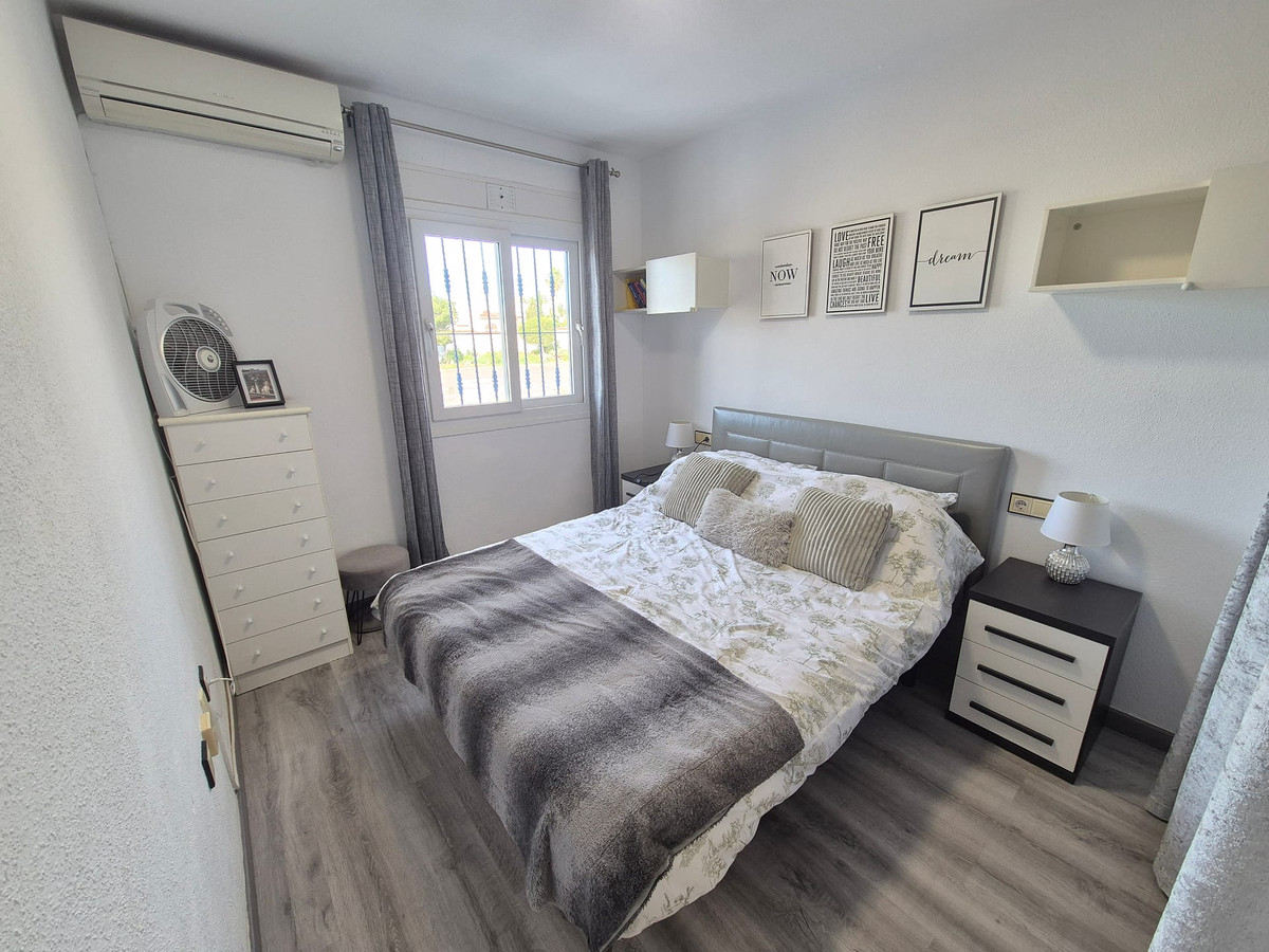 For sale - 3 Bedroom 2 Bathroom Penthouse in Playa Flamenca - La Florida  - Alicante