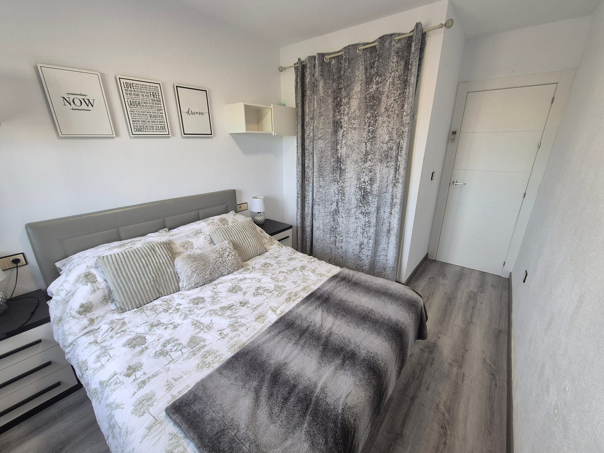 For sale - 3 Bedroom 2 Bathroom Penthouse in Playa Flamenca - La Florida  - Alicante