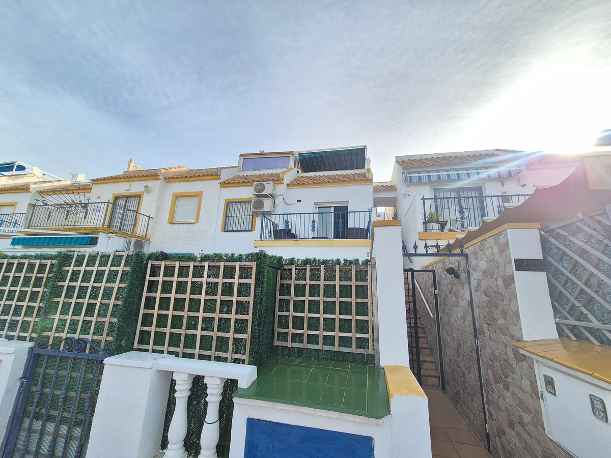 For sale - 3 Bedroom 2 Bathroom Penthouse in Playa Flamenca - La Florida  - Alicante