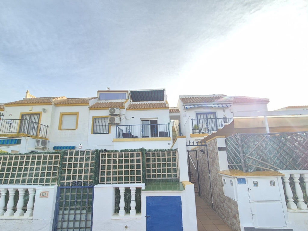 3 Bedroom 2 Bathroom Penthouse in Playa Flamenca 
