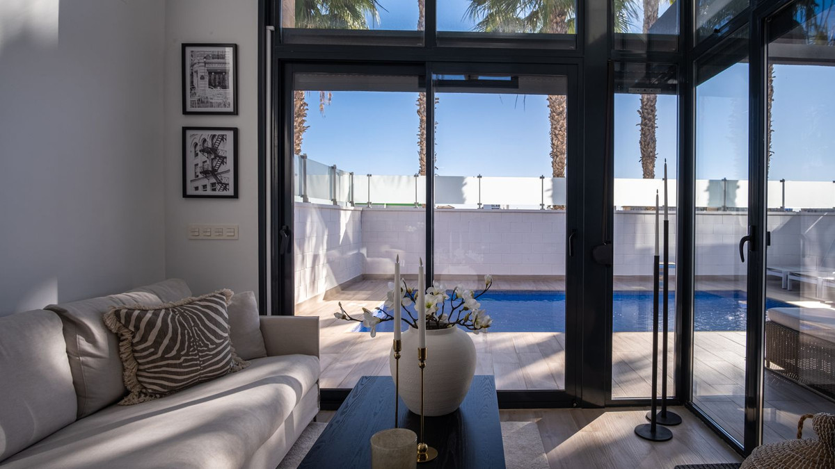 For sale - 3 Bedroom 3 Bathroom House - Detached Villa in Orihuela - Lomas de Cabo Roig  - Alicante