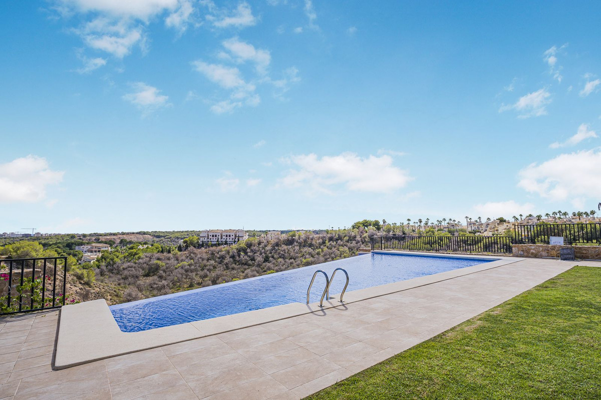 For sale - 3 Bedroom 2 Bathroom Penthouse in Las Ramblas Villamartin - Las Ramblas Golf  - Alicante