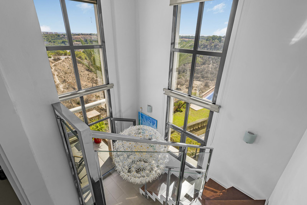 For sale - 3 Bedroom 2 Bathroom Penthouse in Las Ramblas Villamartin - Las Ramblas Golf  - Alicante