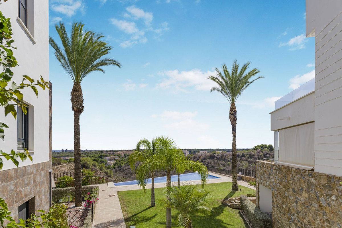 For sale - 3 Bedroom 2 Bathroom Penthouse in Las Ramblas Villamartin - Las Ramblas Golf  - Alicante
