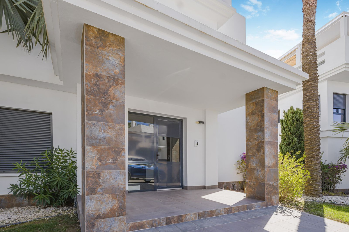 For sale - 3 Bedroom 2 Bathroom Penthouse in Las Ramblas Villamartin - Las Ramblas Golf  - Alicante