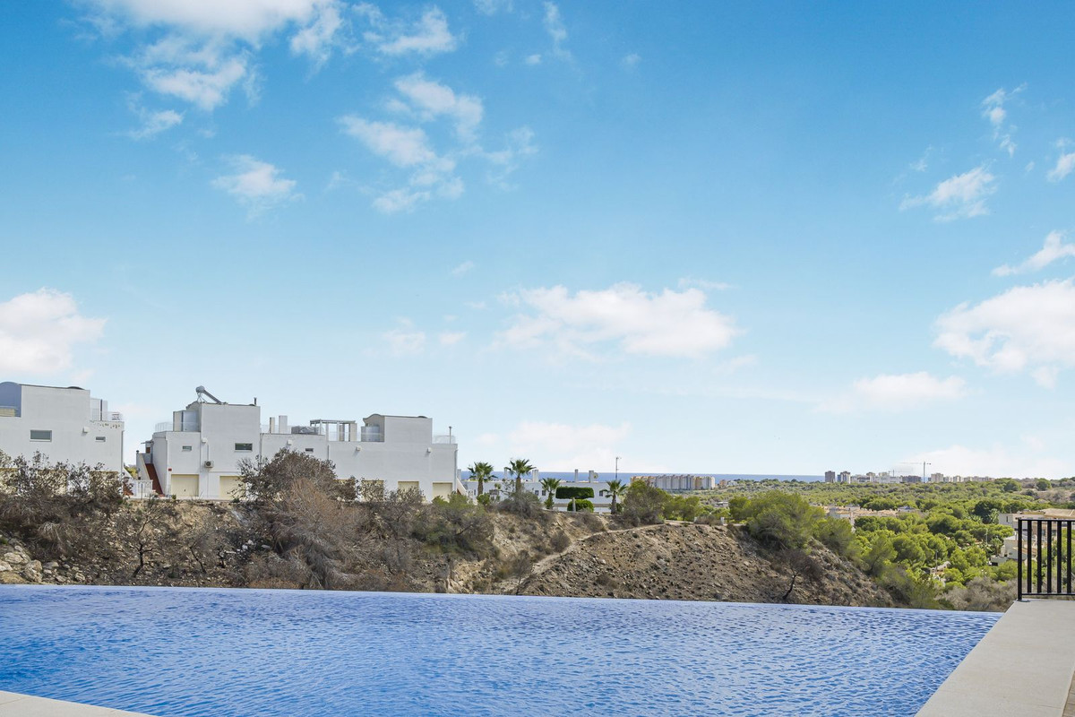 For sale - 3 Bedroom 2 Bathroom Penthouse in Las Ramblas Villamartin - Las Ramblas Golf  - Alicante