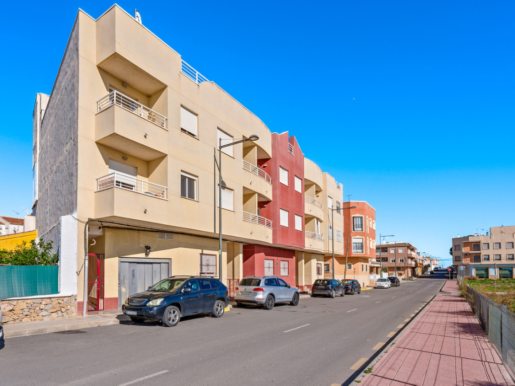 2 Bedroom 1 Bathroom Apartment - Top Floor Apartment in Algorfa