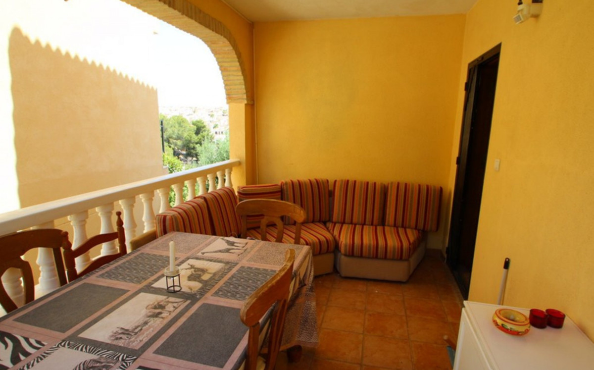 Sold - 4 Bedroom 2 Bathroom Detached Villa in Villamartin - Villamartin  - Alicante