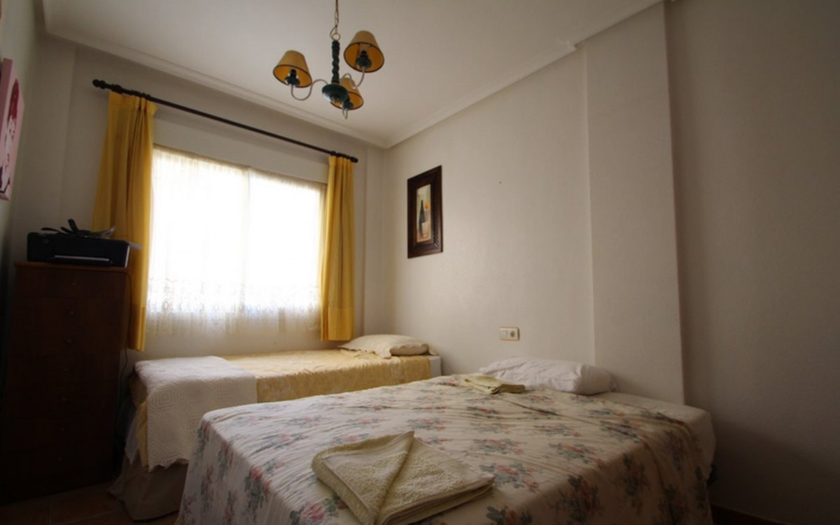 Sold - 4 Bedroom 2 Bathroom Detached Villa in Villamartin - Villamartin  - Alicante