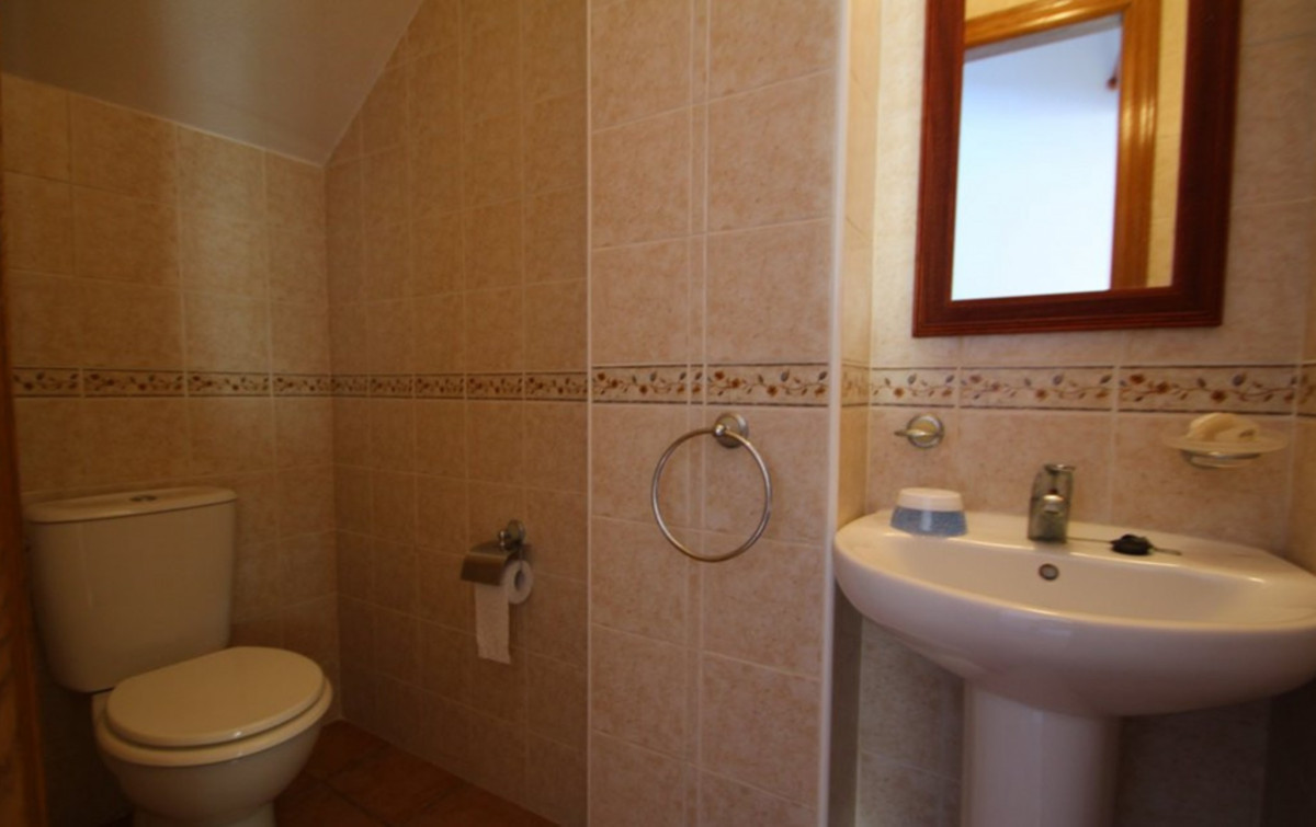 Sold - 4 Bedroom 2 Bathroom Detached Villa in Villamartin - Villamartin  - Alicante