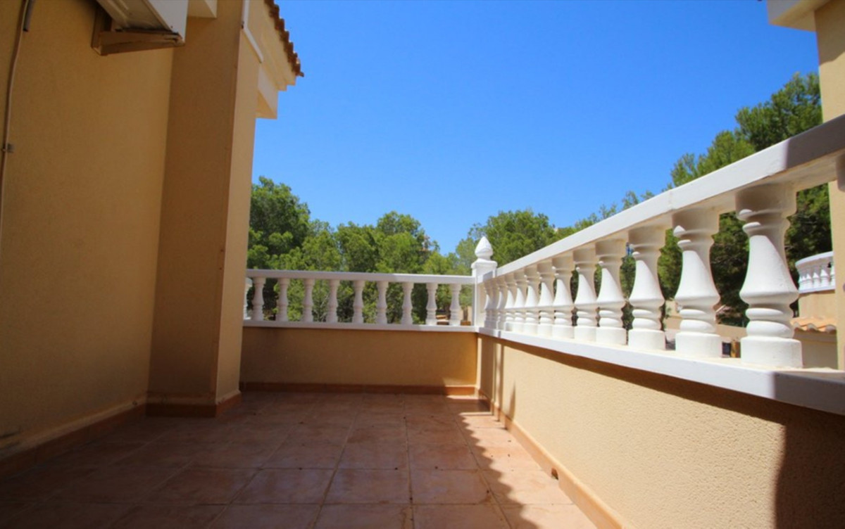 Sold - 4 Bedroom 2 Bathroom Detached Villa in Villamartin - Villamartin  - Alicante