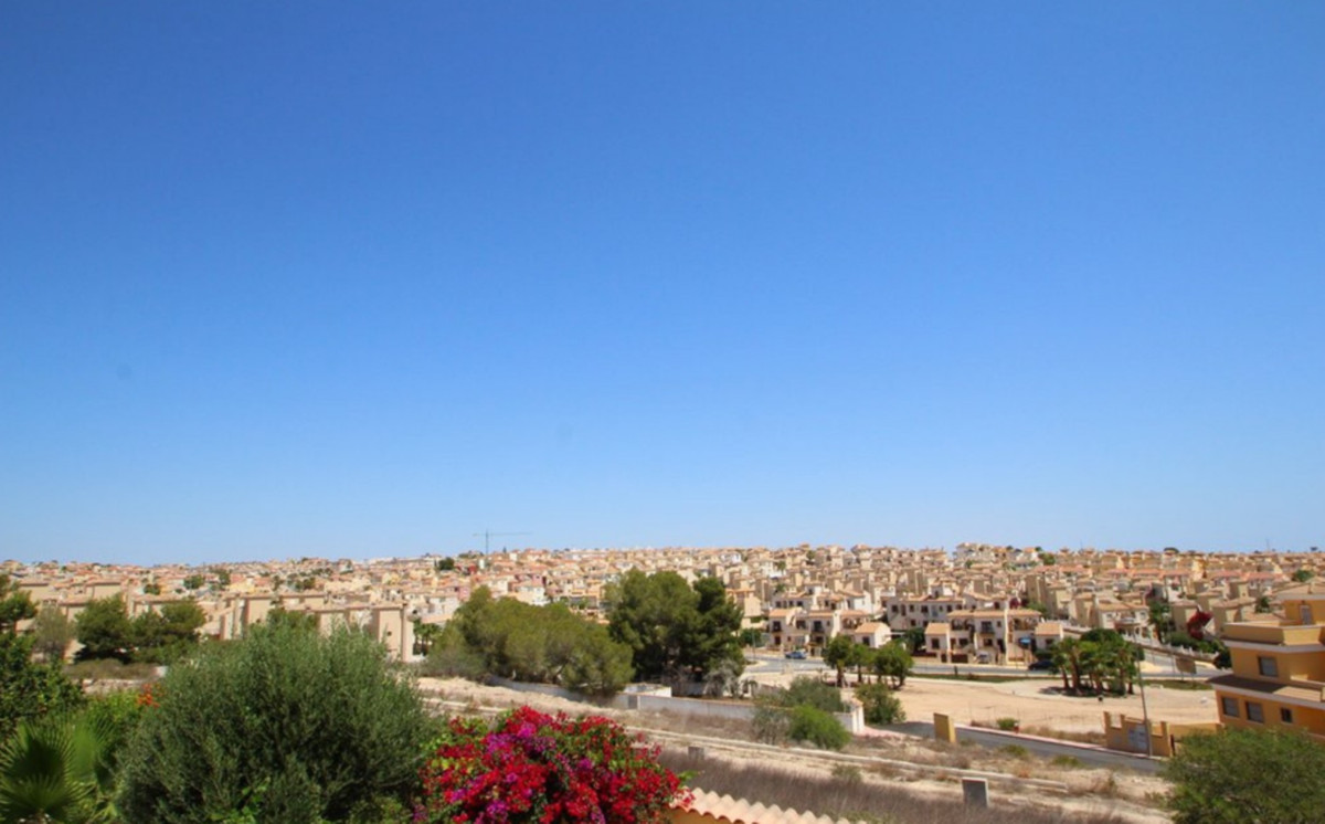 Sold - 4 Bedroom 2 Bathroom Detached Villa in Villamartin - Villamartin  - Alicante