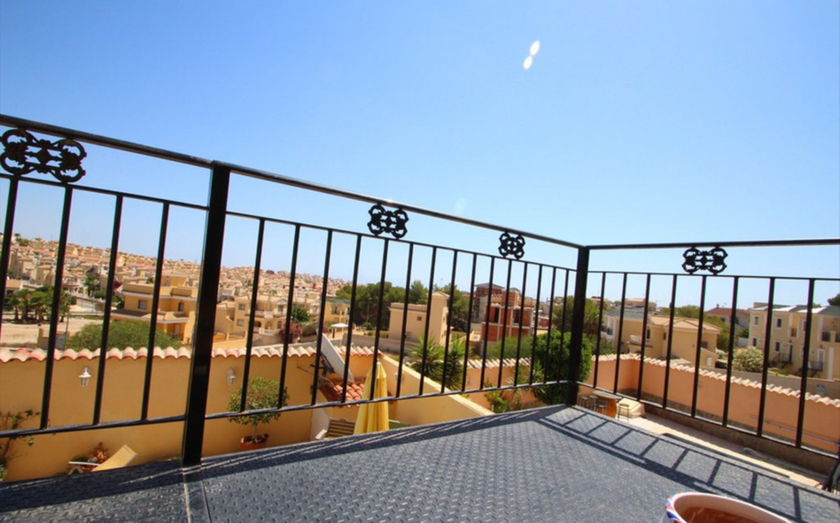 Sold - 4 Bedroom 2 Bathroom Detached Villa in Villamartin - Villamartin  - Alicante