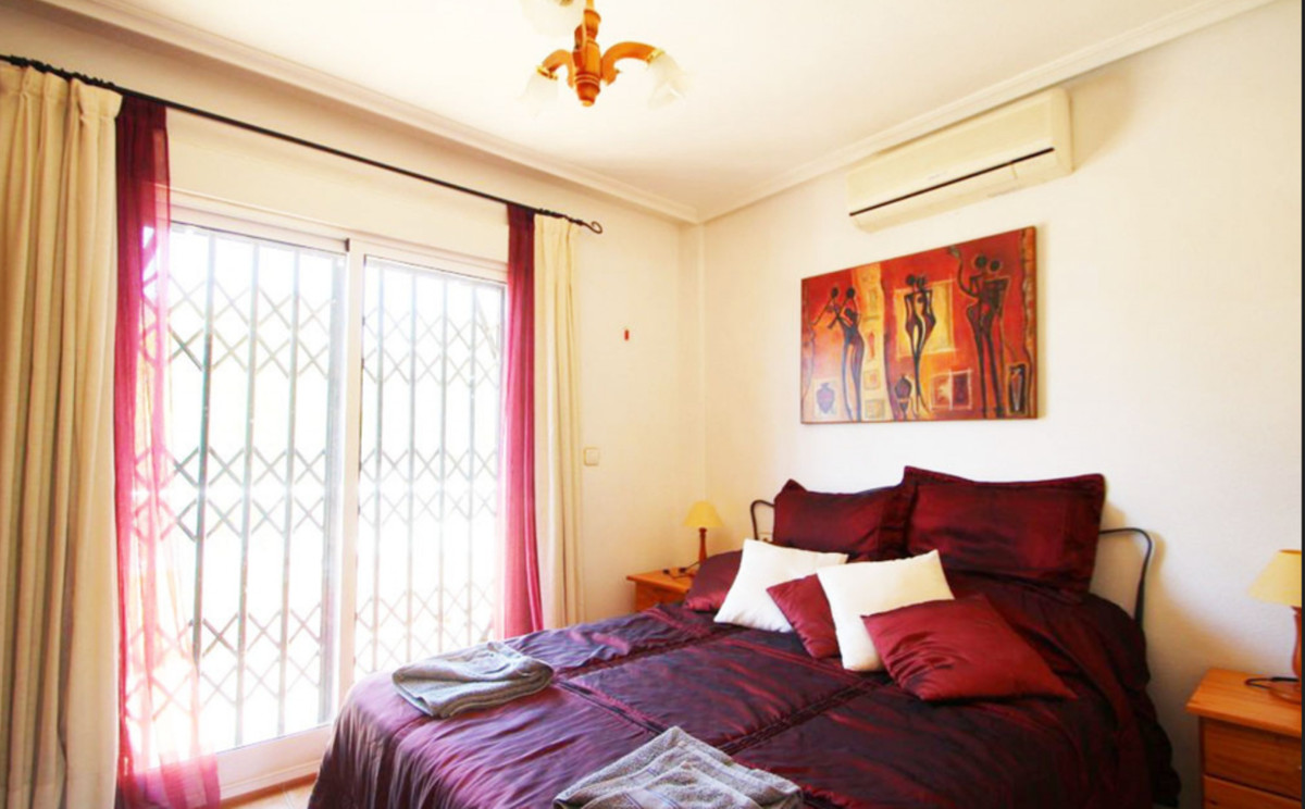 Sold - 4 Bedroom 2 Bathroom Detached Villa in Villamartin - Villamartin  - Alicante