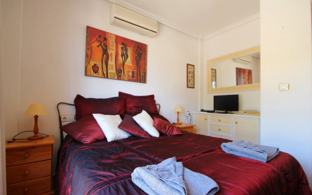 Sold - 4 Bedroom 2 Bathroom Detached Villa in Villamartin - Villamartin  - Alicante