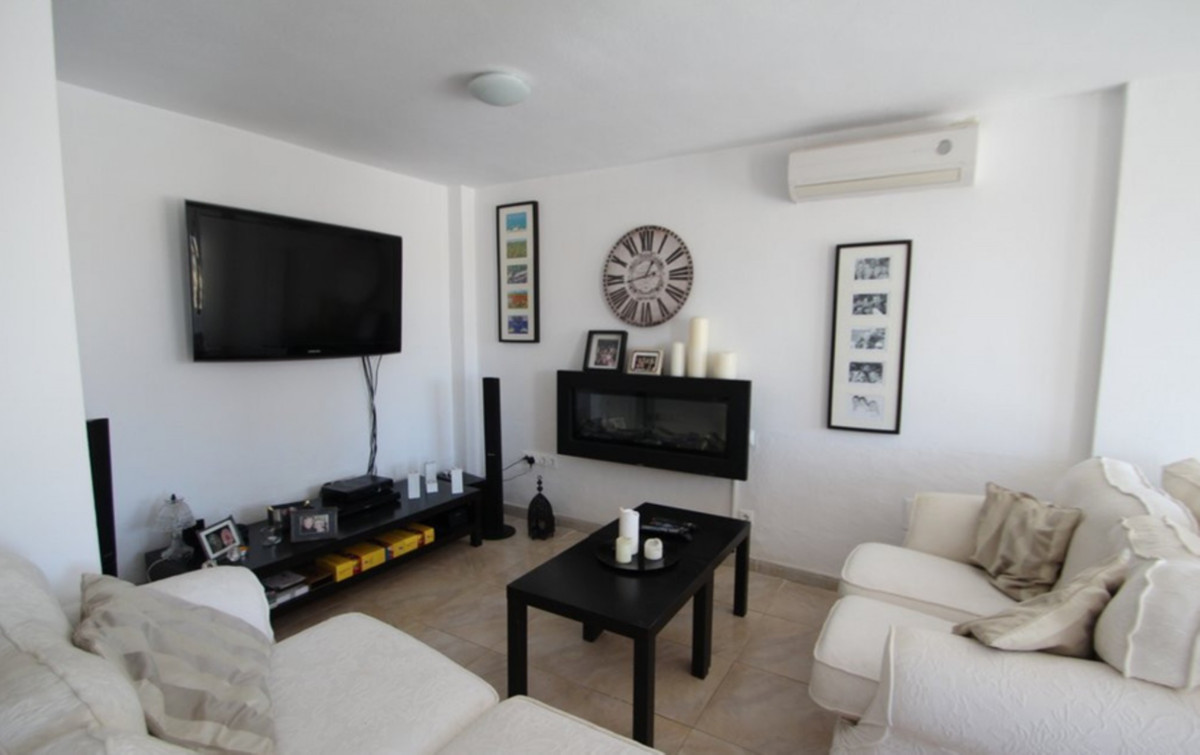 Sold - 4 Bedroom 2 Bathroom Detached Villa in Villamartin - Villamartin  - Alicante