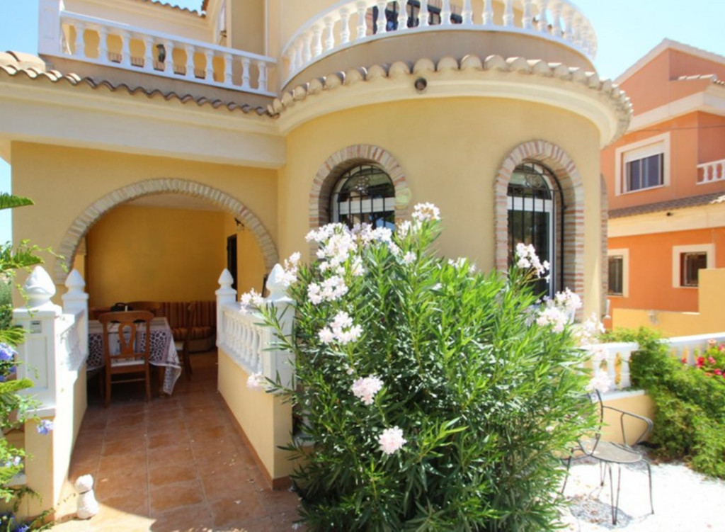 4 Bedroom 2 Bathroom Detached Villa in Villamartin