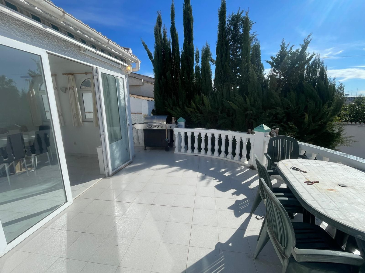 For sale - 3 Bedroom 1 Bathroom House - Detached Villa in Torrevieja - Torrevieja Centro  - Alicante