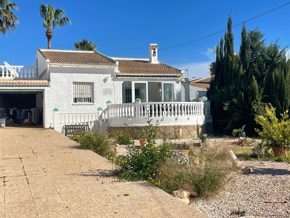 For sale - 3 Bedroom 1 Bathroom House - Detached Villa in Torrevieja - Torrevieja Centro  - Alicante