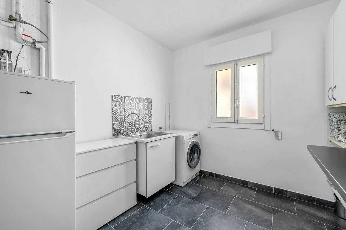 For sale - 7 Bedroom 3 Bathroom House - Detached Villa in Rojales - Rojales Centro  - Alicante