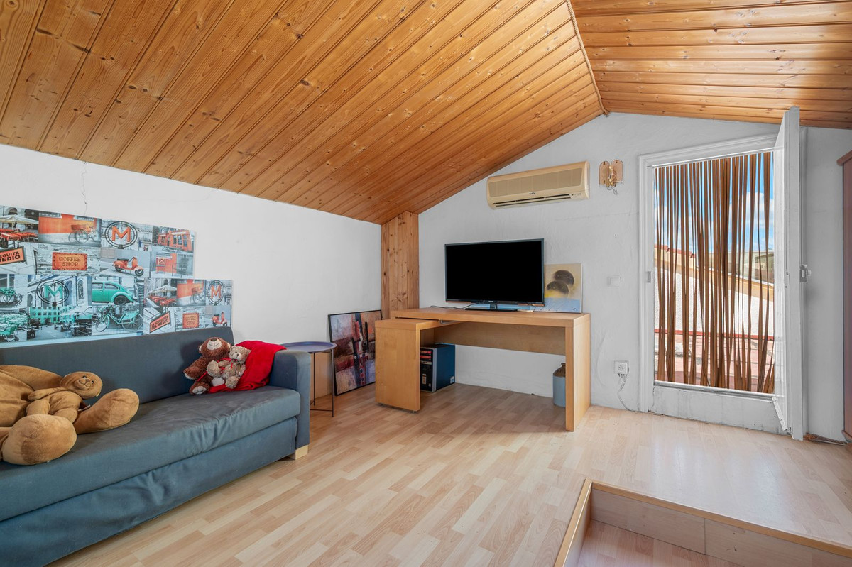 For sale - 7 Bedroom 3 Bathroom House - Detached Villa in Rojales - Rojales Centro  - Alicante