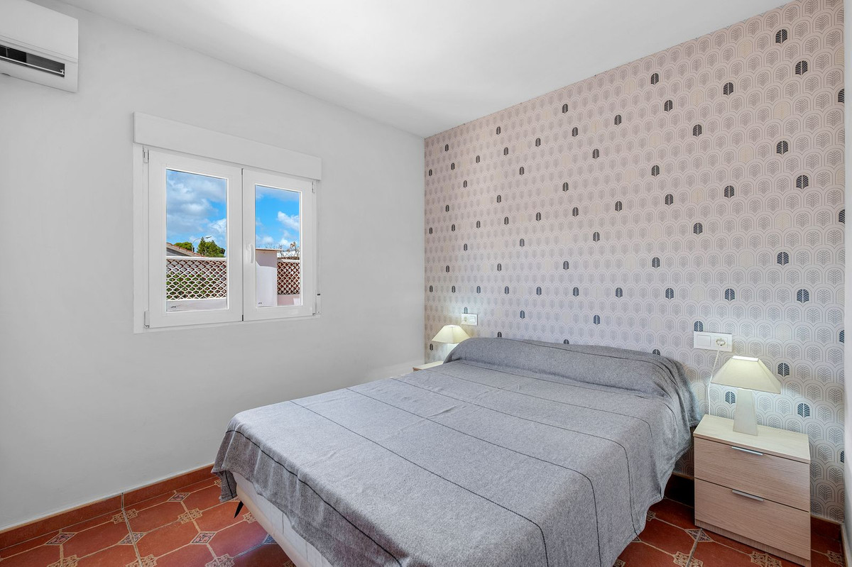 For sale - 7 Bedroom 3 Bathroom House - Detached Villa in Rojales - Rojales Centro  - Alicante