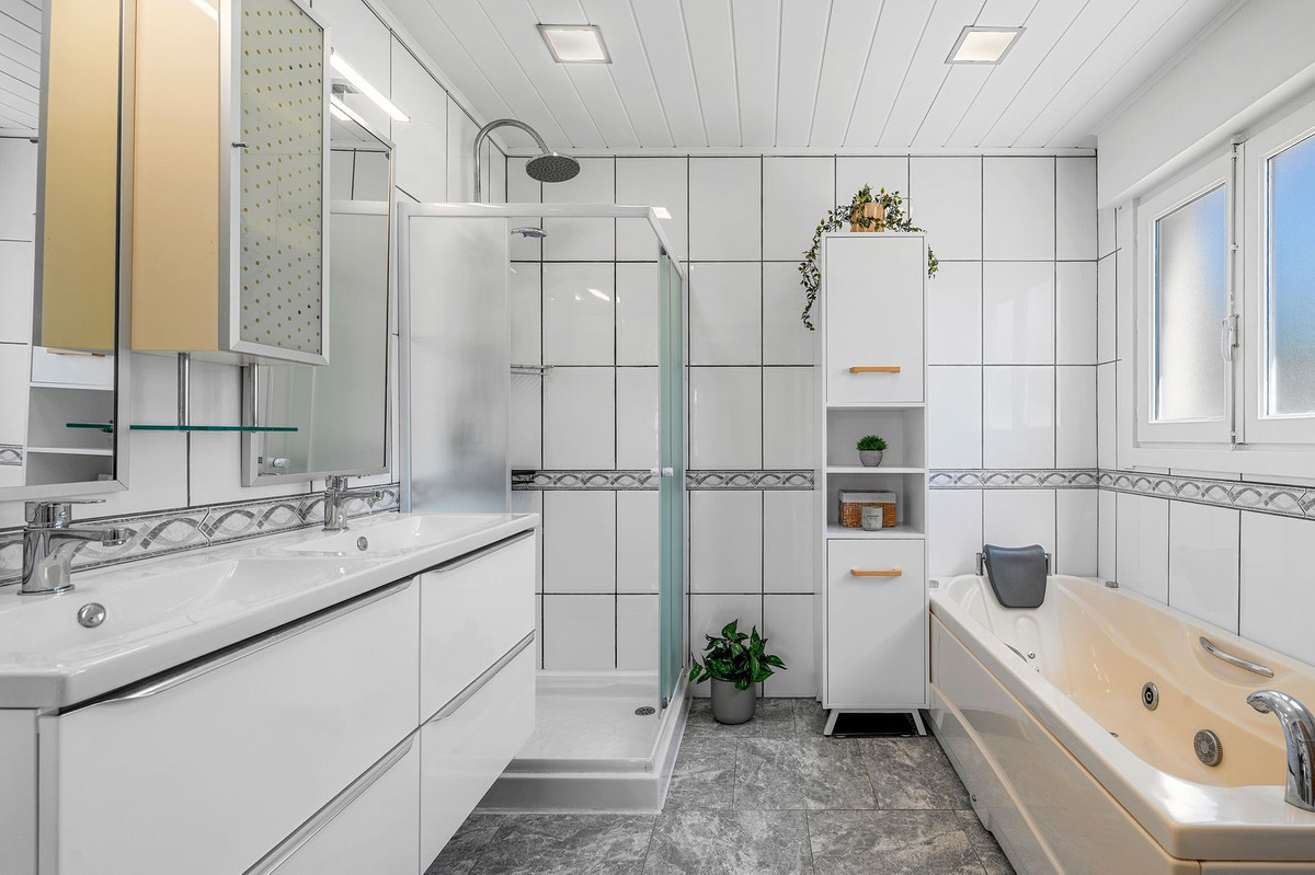 For sale - 7 Bedroom 3 Bathroom House - Detached Villa in Rojales - Rojales Centro  - Alicante