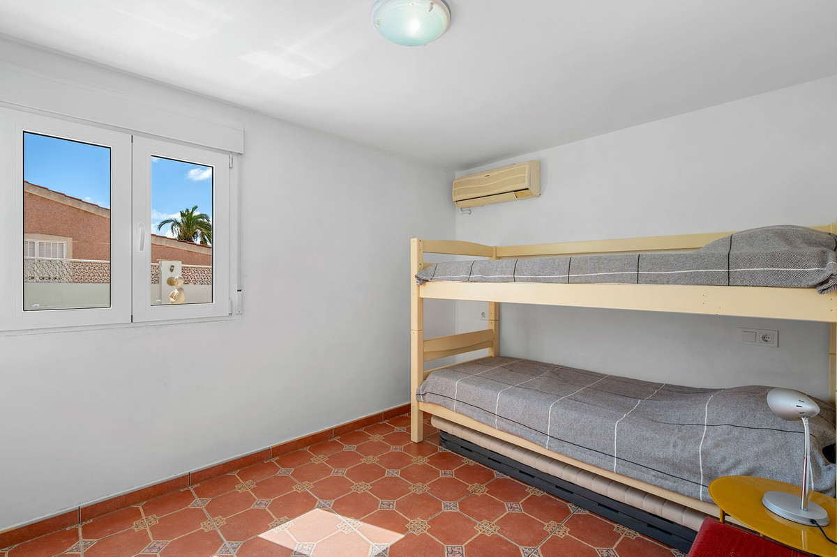 For sale - 7 Bedroom 3 Bathroom House - Detached Villa in Rojales - Rojales Centro  - Alicante