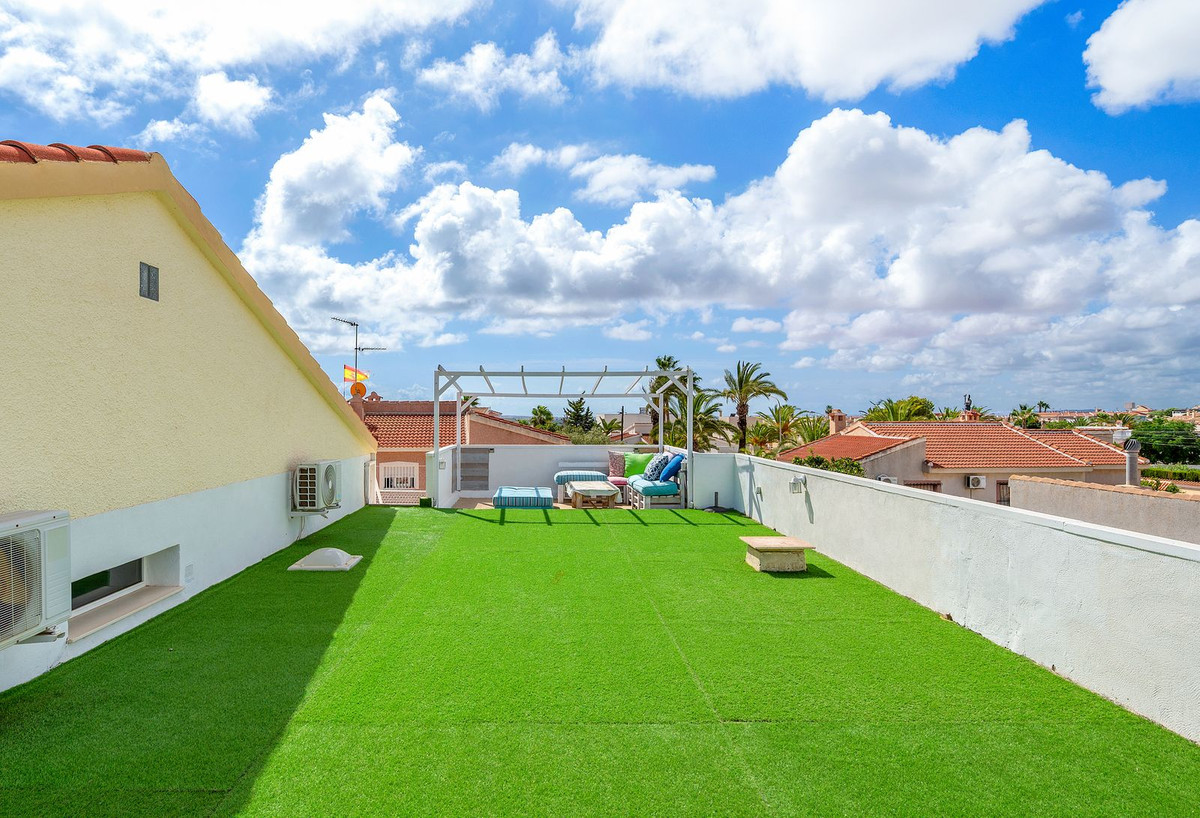 For sale - 7 Bedroom 3 Bathroom House - Detached Villa in Rojales - Rojales Centro  - Alicante