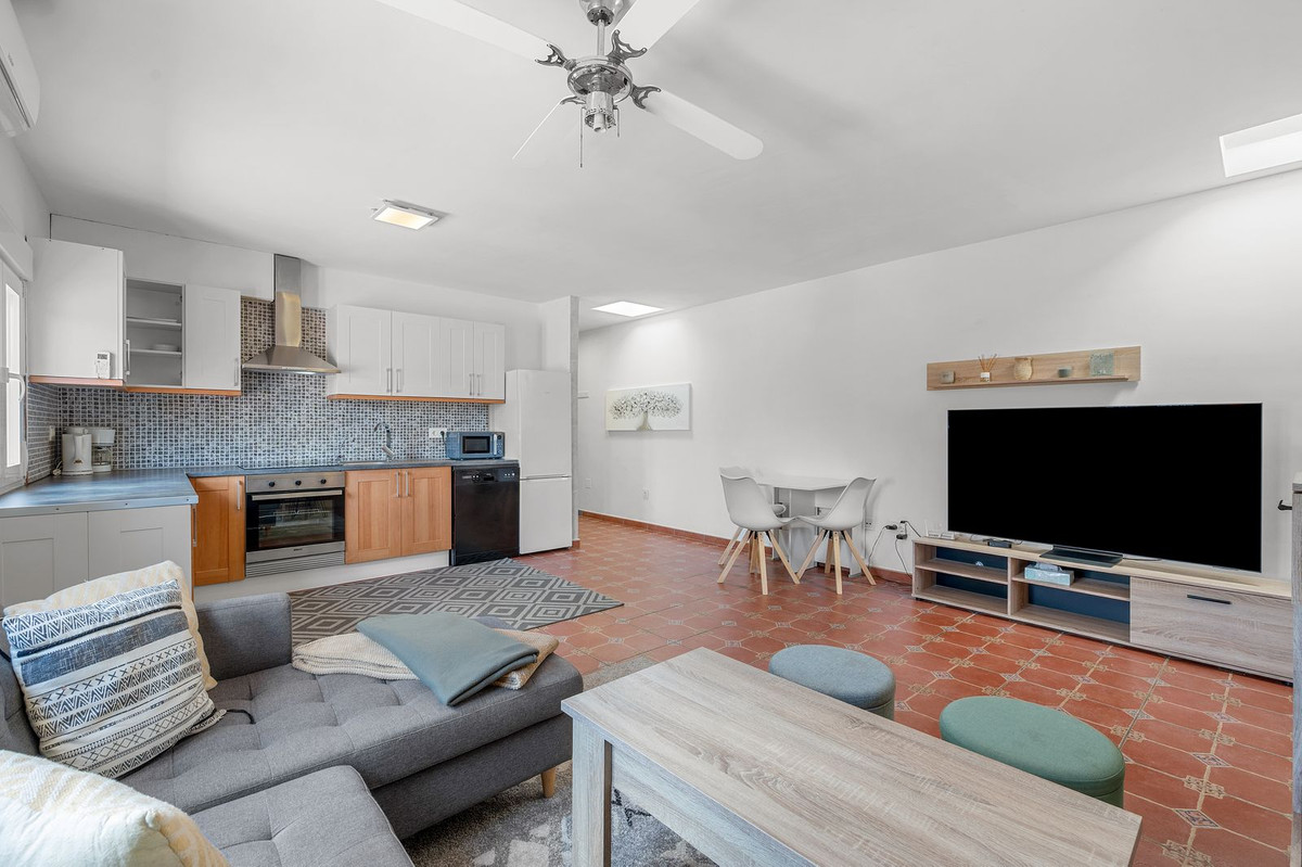 For sale - 7 Bedroom 3 Bathroom House - Detached Villa in Rojales - Rojales Centro  - Alicante