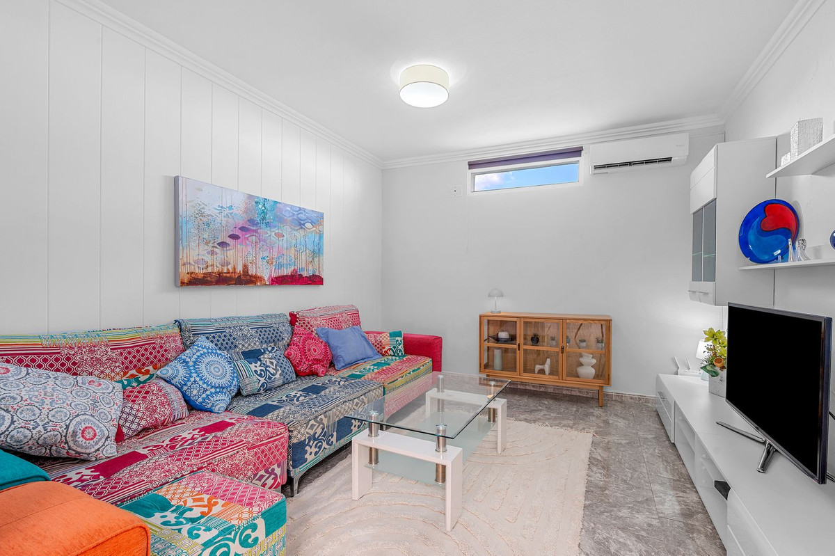 For sale - 7 Bedroom 3 Bathroom House - Detached Villa in Rojales - Rojales Centro  - Alicante