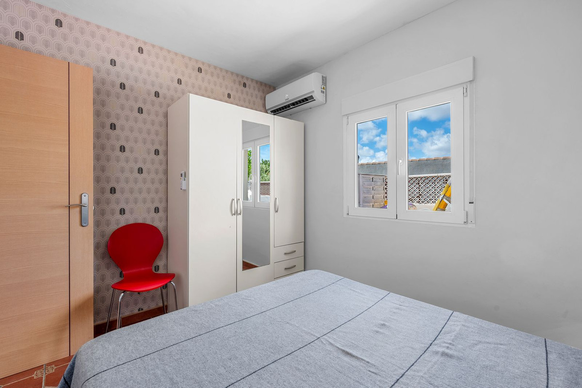 For sale - 7 Bedroom 3 Bathroom House - Detached Villa in Rojales - Rojales Centro  - Alicante