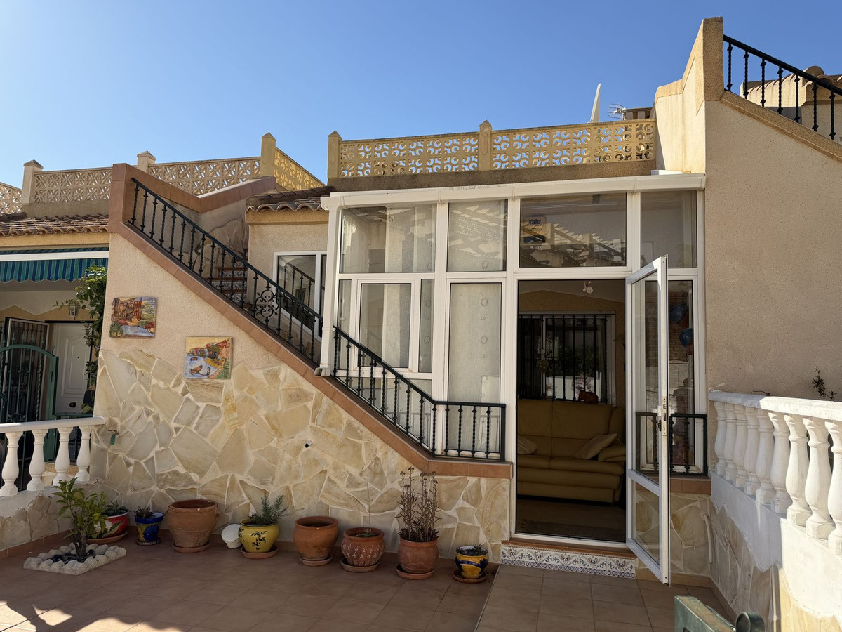 For sale - 2 Bedroom 1 Bathroom Townhouse in Villamartin - Orihuela Costa  - Alicante