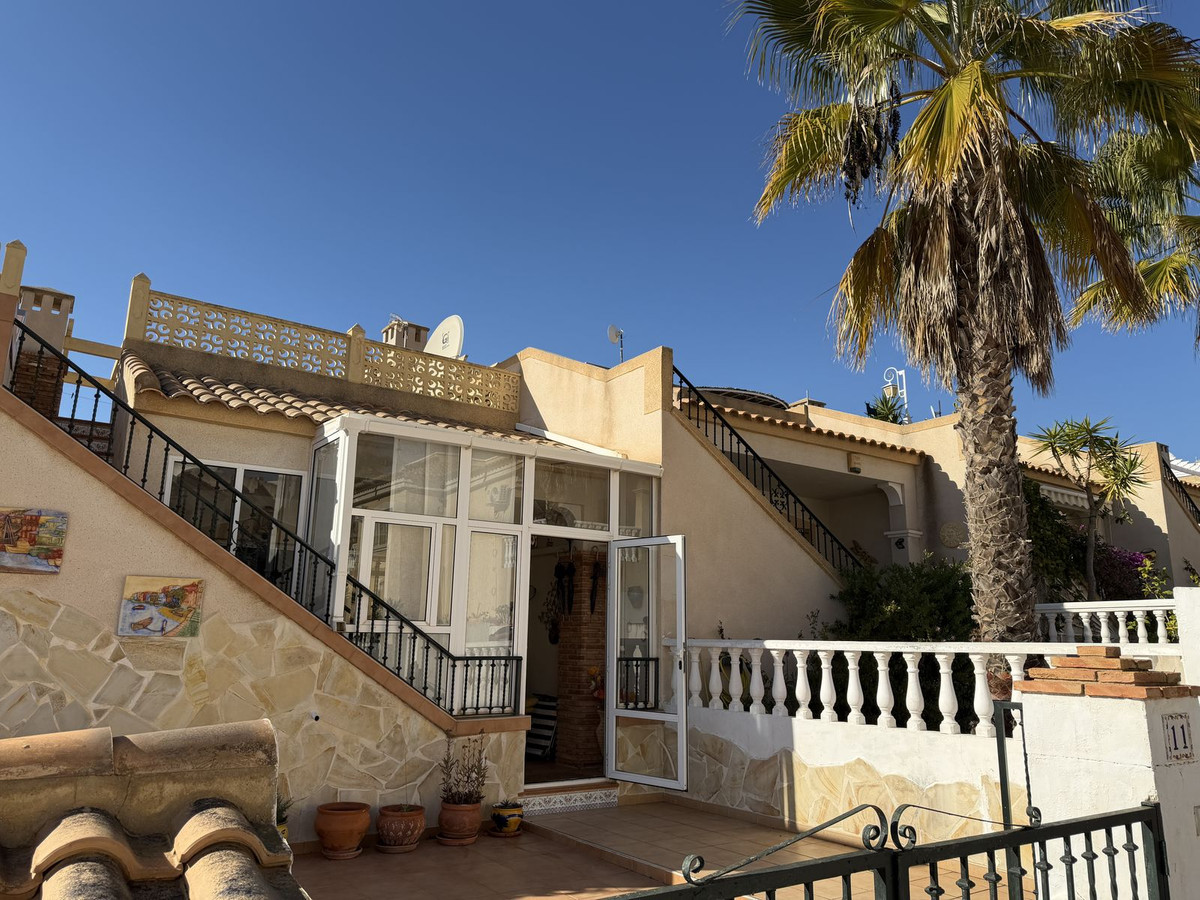 For sale - 2 Bedroom 1 Bathroom Townhouse in Villamartin - Orihuela Costa  - Alicante