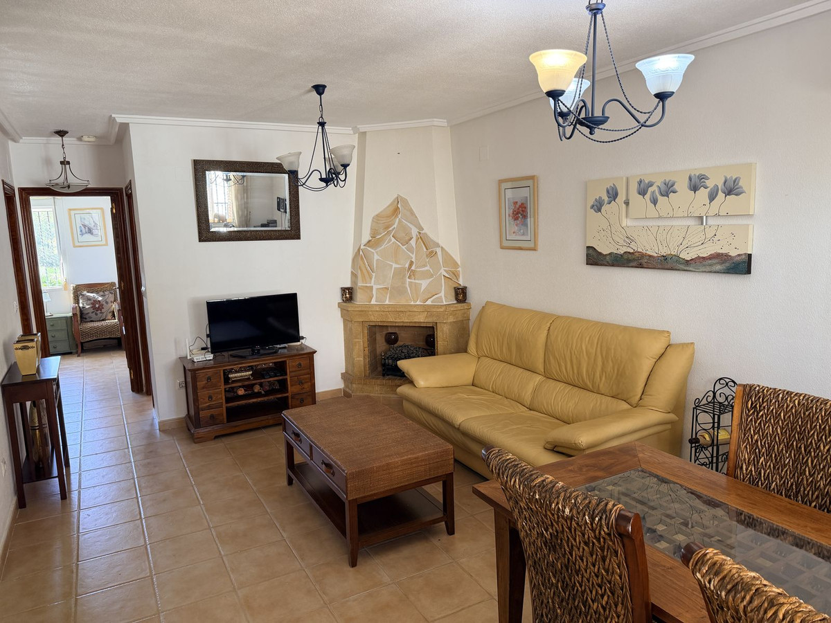 For sale - 2 Bedroom 1 Bathroom Townhouse in Villamartin - Orihuela Costa  - Alicante