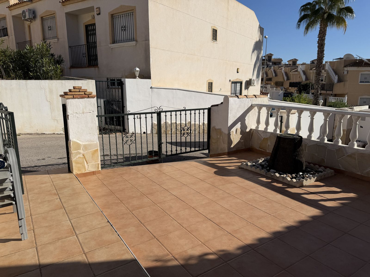 For sale - 2 Bedroom 1 Bathroom Townhouse in Villamartin - Orihuela Costa  - Alicante