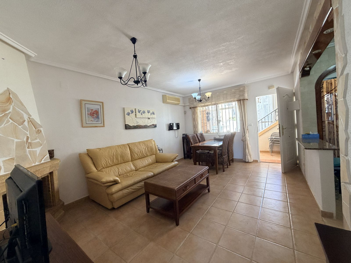 For sale - 2 Bedroom 1 Bathroom Townhouse in Villamartin - Orihuela Costa  - Alicante
