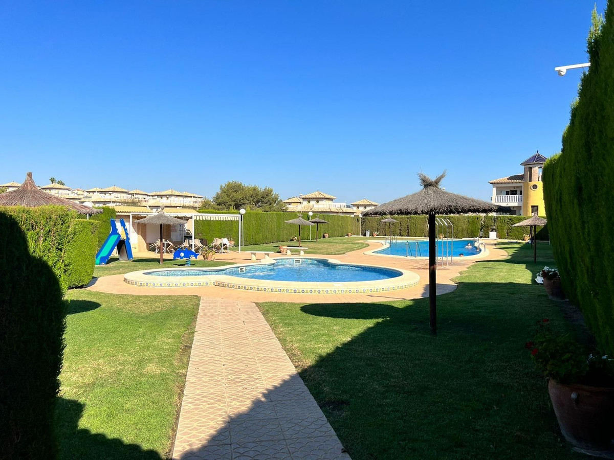 For sale - 2 Bedroom 1 Bathroom Townhouse in Villamartin - Orihuela Costa  - Alicante